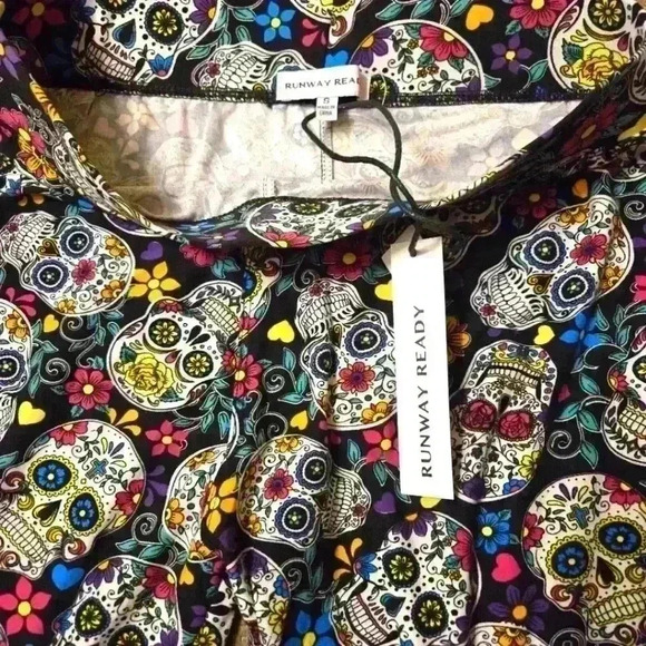 Runway Ready Skull/Floral Print Leggings|size Small - Picture 3 of 3